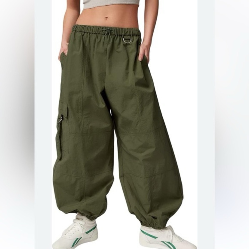 NEW Urban Outfitters Olive Green Parachute Cargo Pants Utility Balloon Leg XS